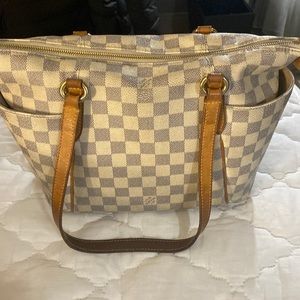 Louis Vuitton totally pm white